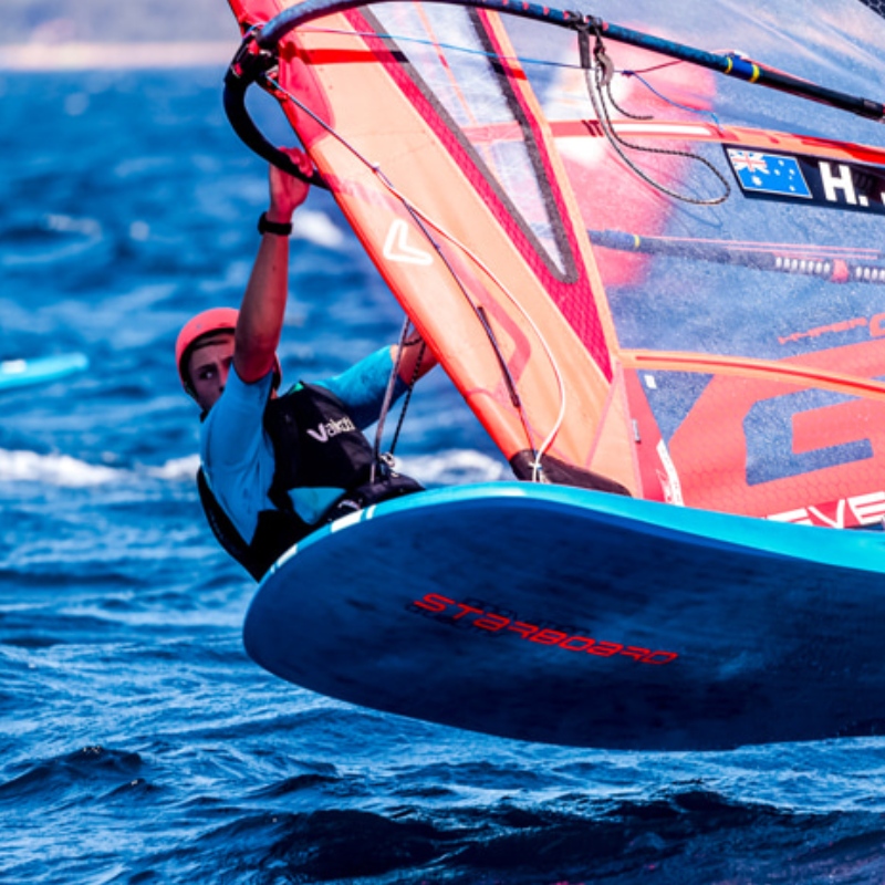 Primero frustrado en el equipo IQFoil de Windsurfing